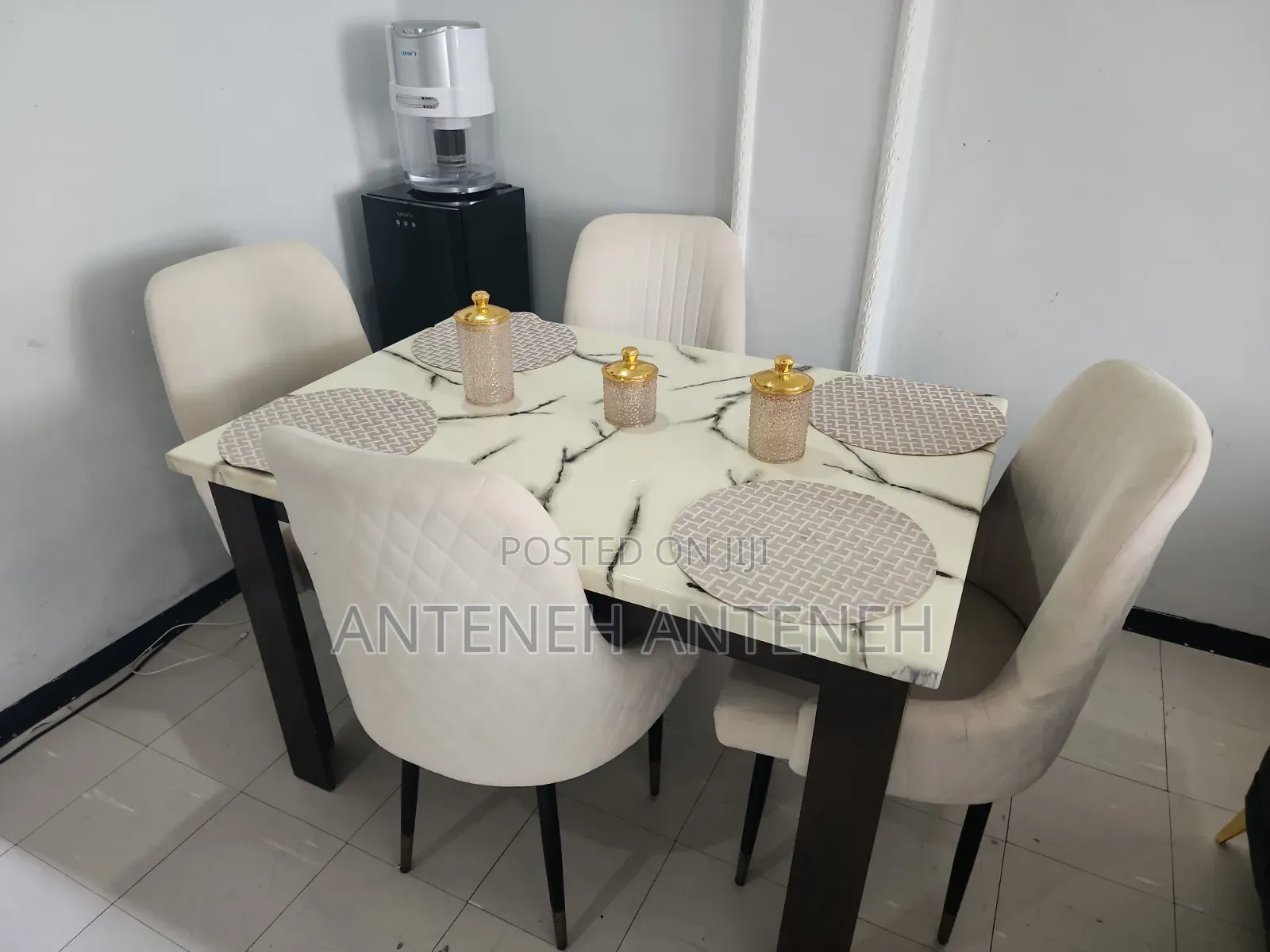 የምግብ ጠረጴዛ Dining