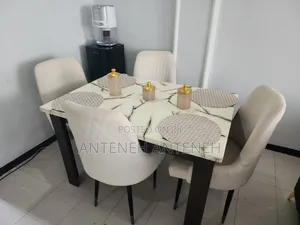 የምግብ ጠረጴዛ Dining