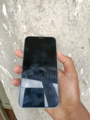 Apple iPhone XR 64 GB White
