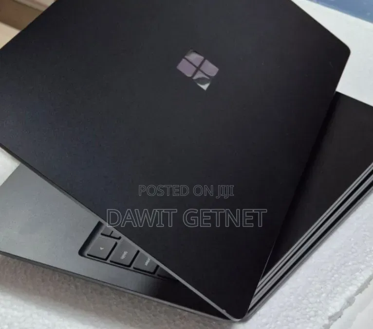 New Laptop Microsoft Surface 16GB Intel Core i7 SSD 256GB
