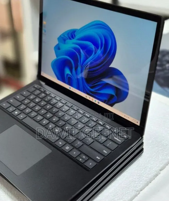New Laptop Microsoft Surface 16GB Intel Core i7 SSD 256GB