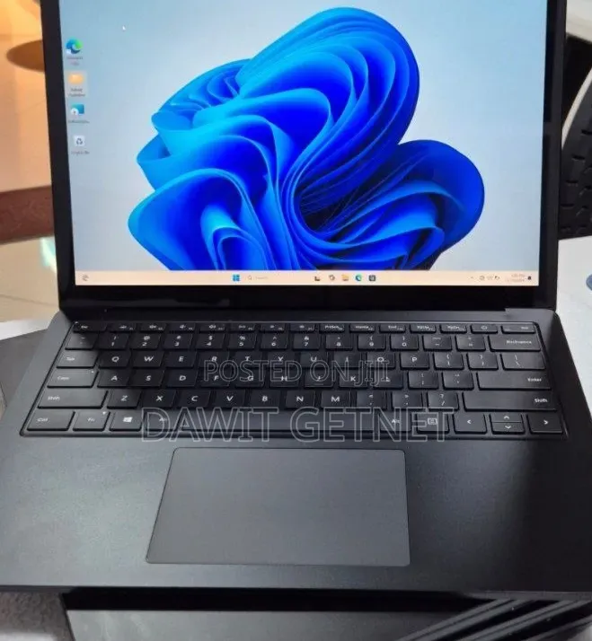 New Laptop Microsoft Surface 16GB Intel Core i7 SSD 256GB