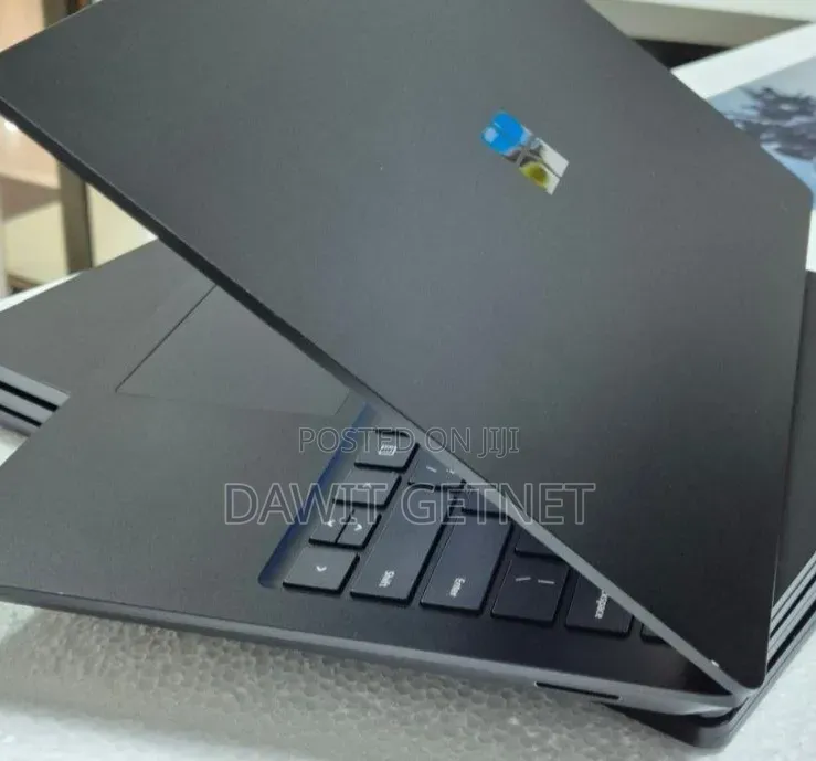 New Laptop Microsoft Surface 16GB Intel Core i7 SSD 256GB