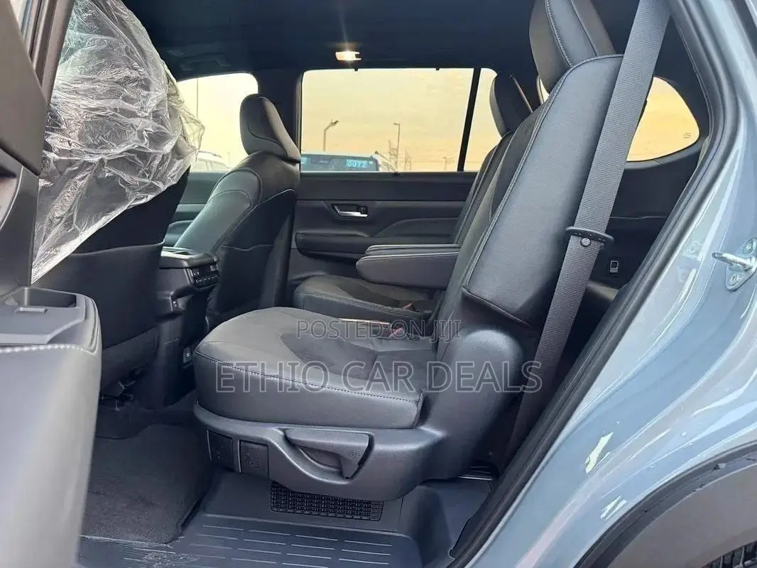 Toyota Grand Highlander Hybrid 2025 Beige