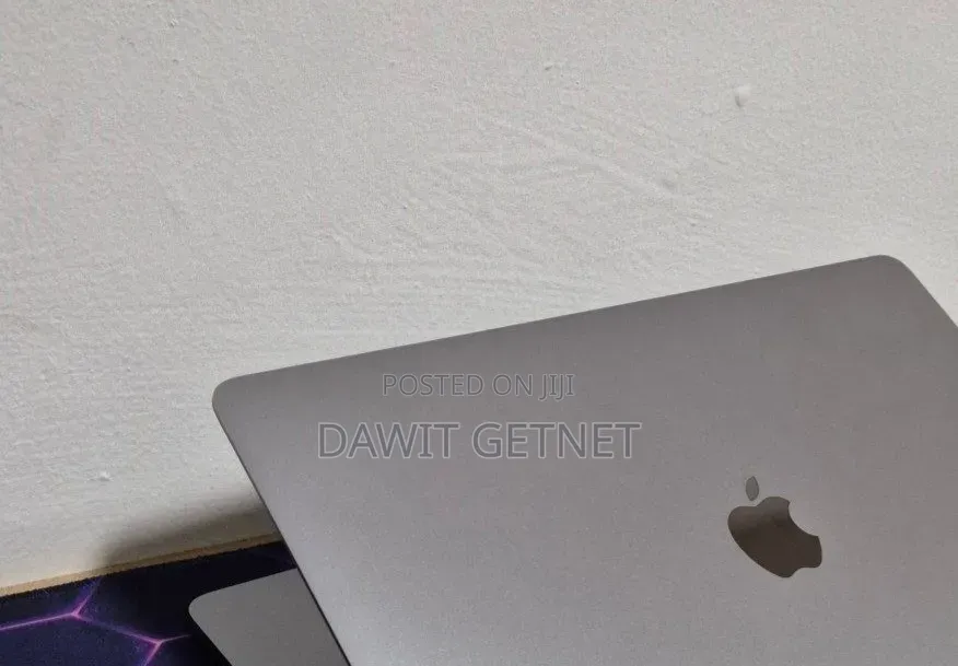 New Laptop Apple MacBook Pro 2017 8GB Intel Core i5 SSD 256GB