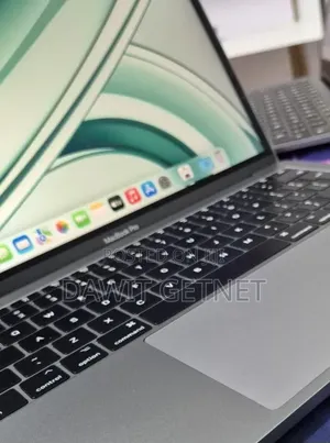 New Laptop Apple MacBook Pro 2017 8GB Intel Core i5 SSD 256GB