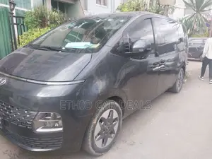 Hyundai Staria 2022 Black