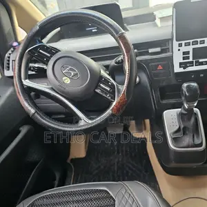 Hyundai Staria 2022 Black