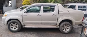Toyota Hilux 2010 Silver