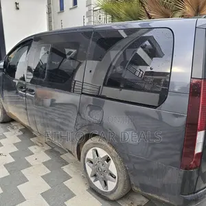 Hyundai Staria 2022 Black