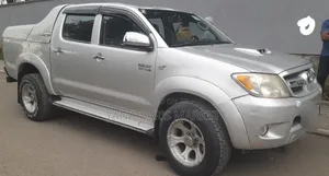 Toyota Hilux 2010 Silver