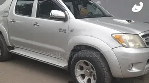 Toyota Hilux 2010 Silver