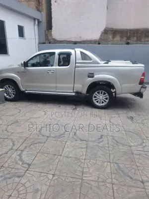 Toyota Hilux 2012 Silver