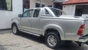 Toyota Hilux 2012 Silver