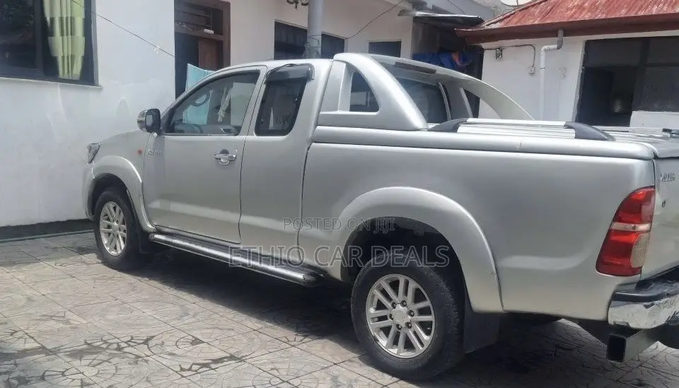 Toyota Hilux 2012 Silver