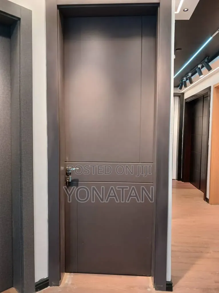 Crown Door