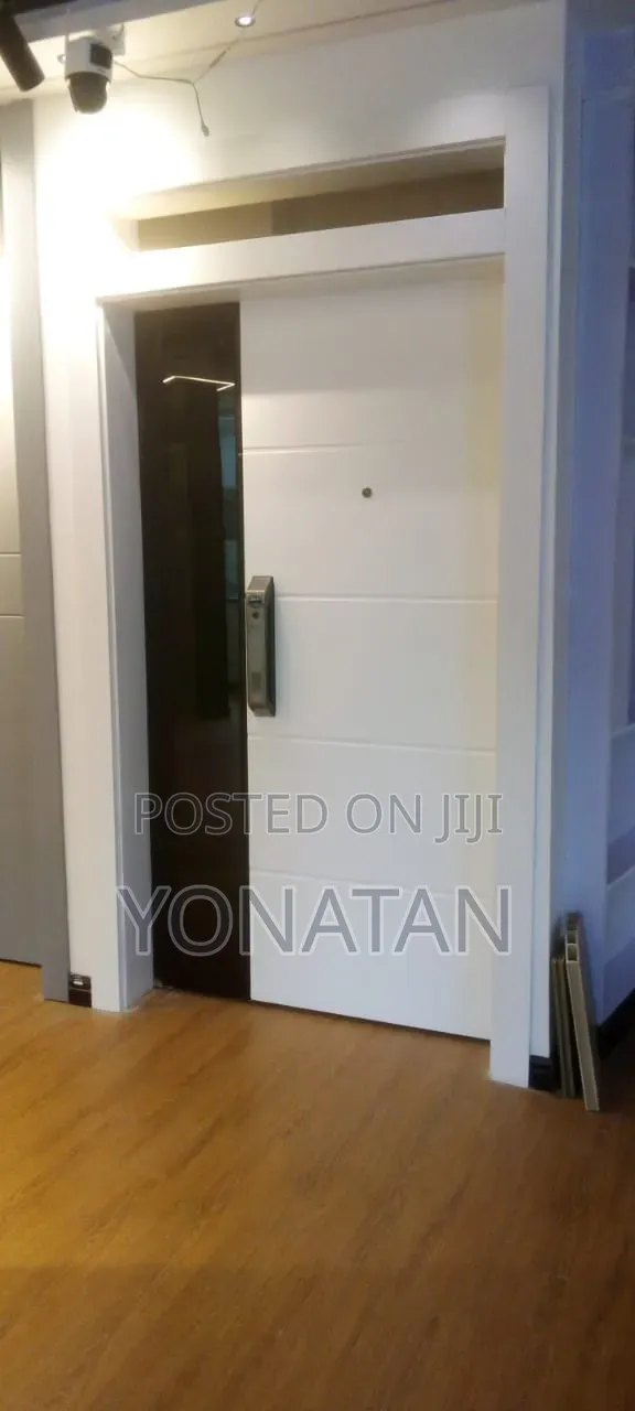 Crown Door