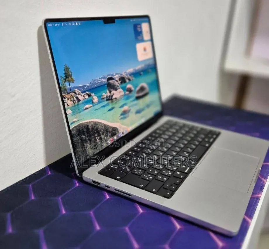 New Laptop Apple MacBook 16GB Apple M2 SSD 512GB