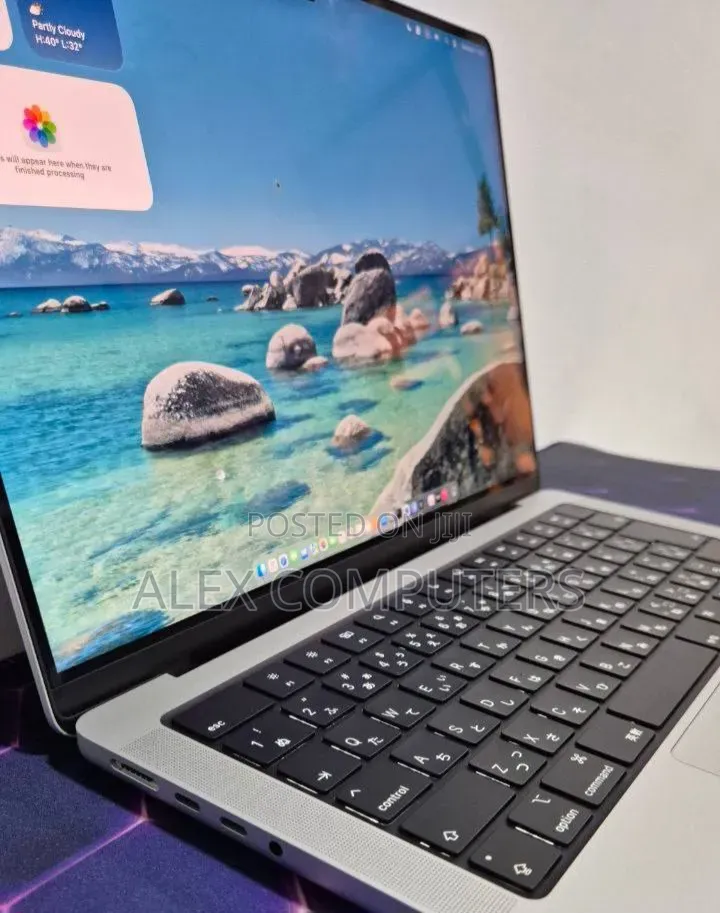 New Laptop Apple MacBook 16GB Apple M2 SSD 512GB