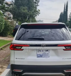 Toyota Grand Highlander Hybrid 2025 Off white