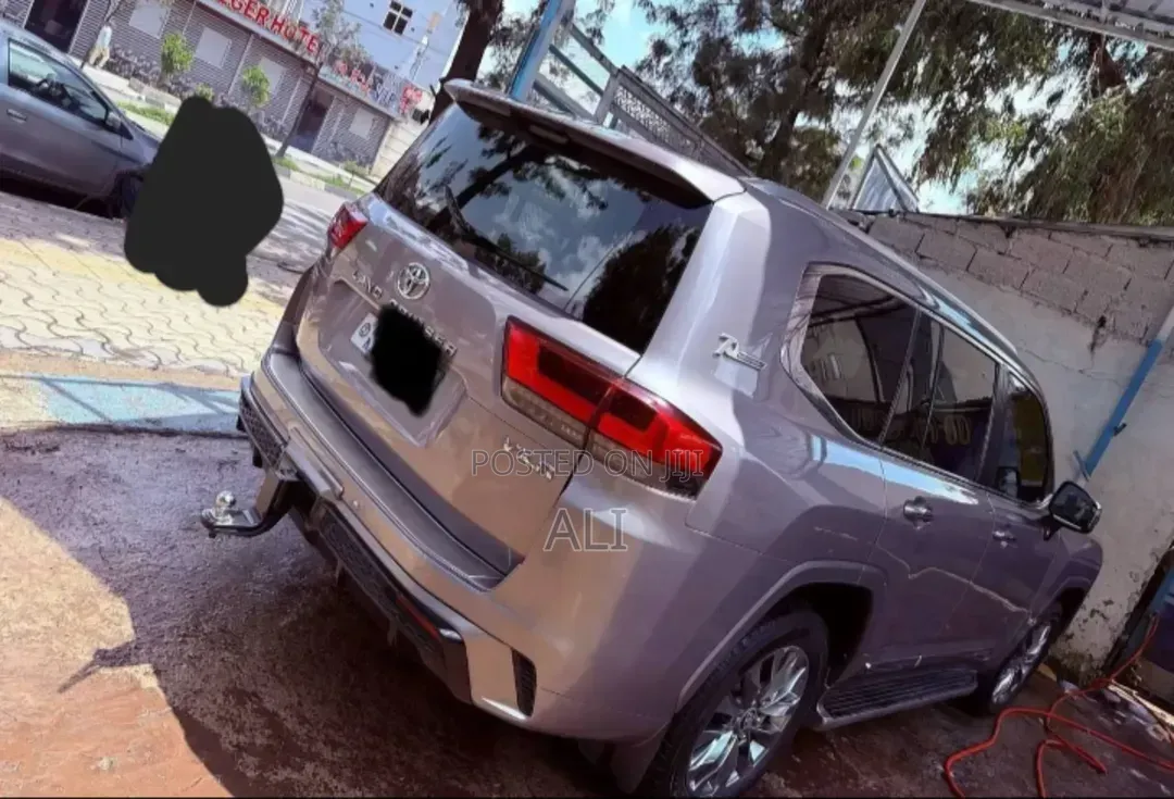 Toyota Land Cruiser 2022 Gold