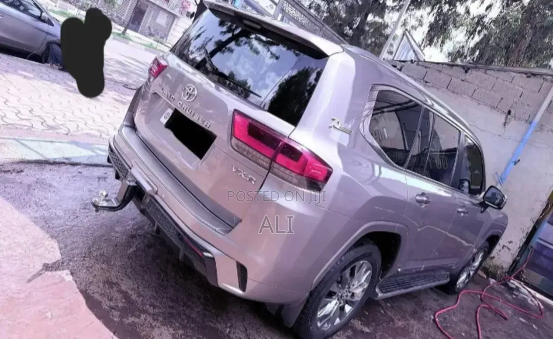 Toyota Land Cruiser 2022 Gold