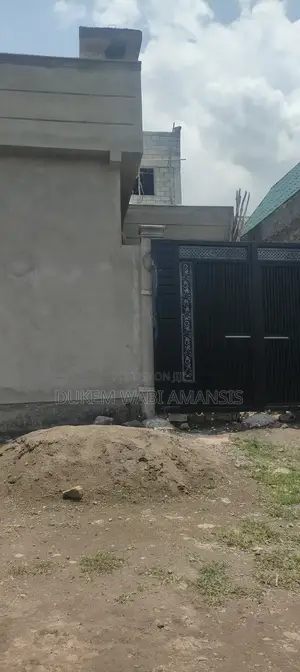 8bdrm House in Bishoftu Dukem, East Shewa for sale