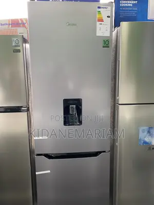 Media 424 Top-Mount Double-Door Refrigerator / Bottom Freezer