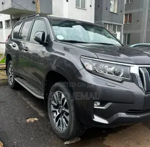 Toyota Land Cruiser Prado 2022 Gray