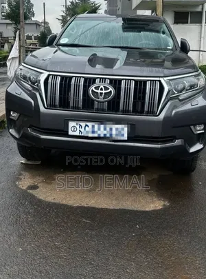 Toyota Land Cruiser Prado 2022 Gray