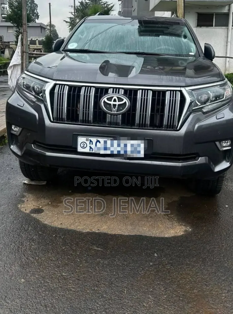 Toyota Land Cruiser Prado 2022 Gray