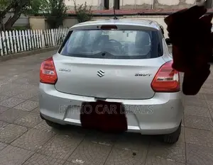 Suzuki Swift 2022 Silver