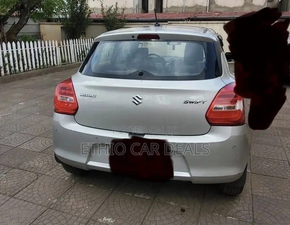 Suzuki Swift 2022 Silver