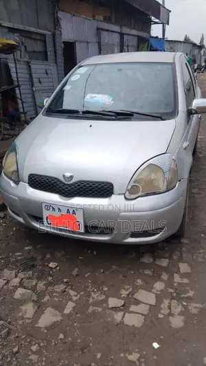 Toyota Vitz 2004 Silver