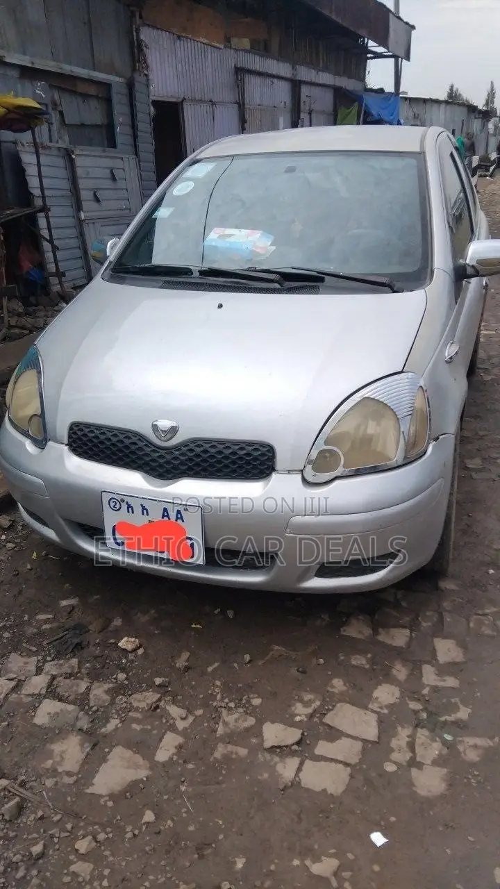 Toyota Vitz 2004 Silver