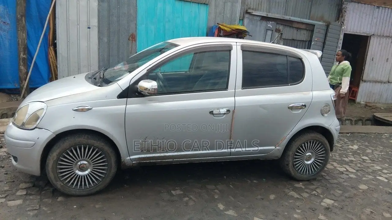 Toyota Vitz 2004 Silver