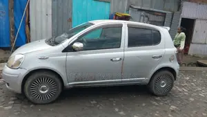 Toyota Vitz 2004 Silver