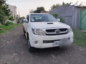 Toyota Hilux 2008 White