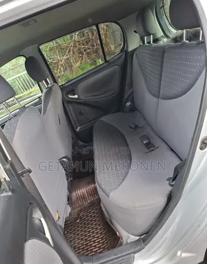 Toyota Vitz 2003 Silver