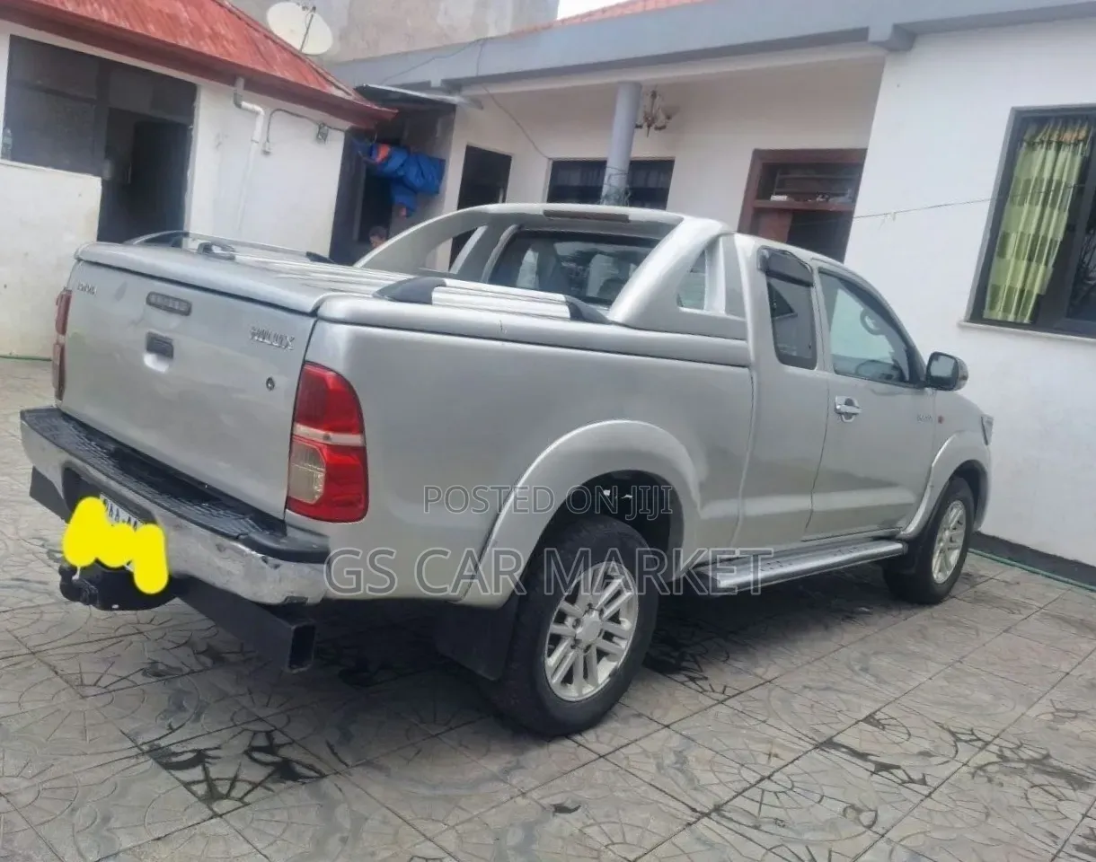 Toyota Hilux 2012 Silver