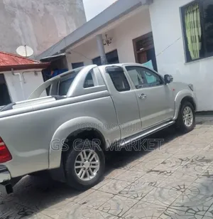 Toyota Hilux 2012 Silver