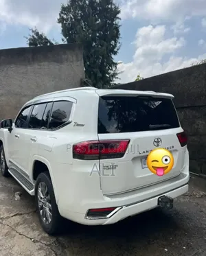 Toyota Land Cruiser 2022 White