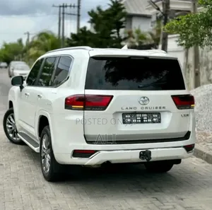 Toyota Land Cruiser 2022 White