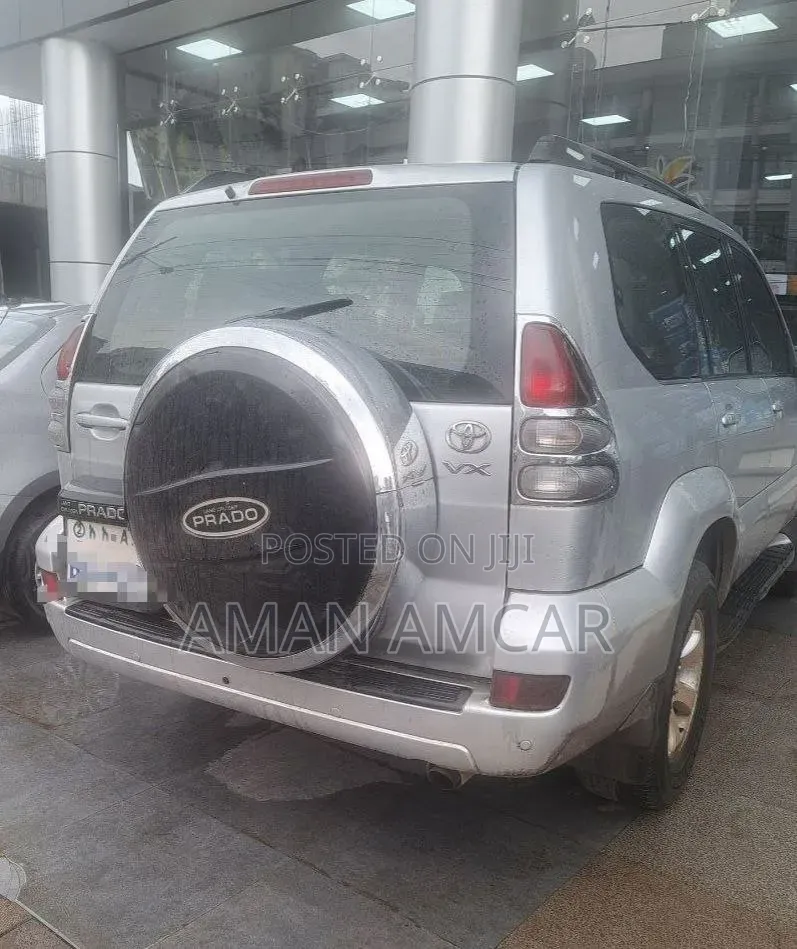 Toyota Land Cruiser 2005 Gray