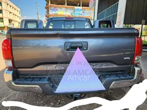 Toyota Tacoma 2018 Gray