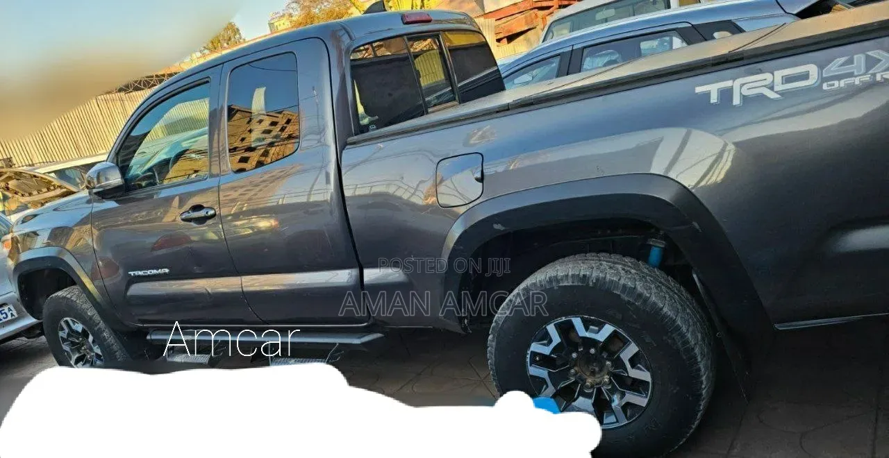 Toyota Tacoma 2018 Gray
