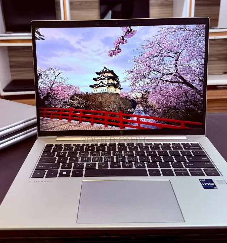 New Laptop HP EliteBook 840 G10 16GB Intel Core i7 SSD 512GB