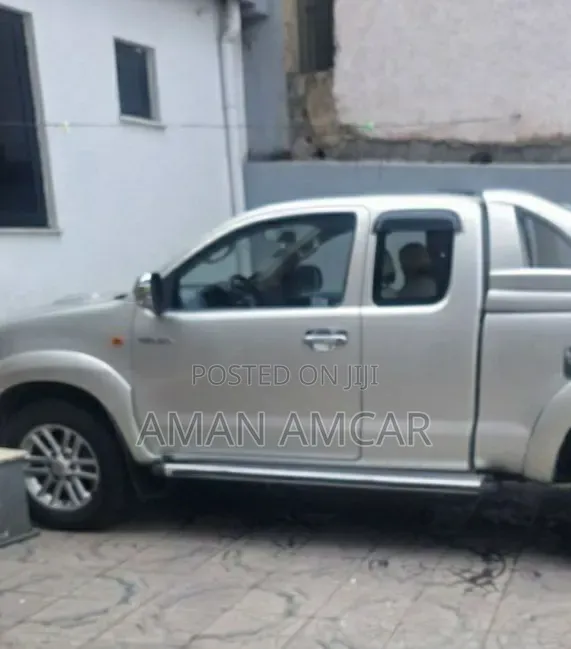 Toyota Hilux 2012 Silver
