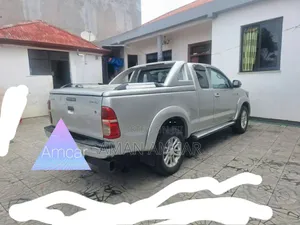 Toyota Hilux 2012 Silver