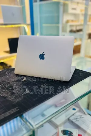 New Laptop Apple MacBook Pro 2022 M2 8GB Apple M2 SSD 512GB